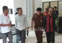 Diduga Korupsi, Sekda dan Mantan Bendahara Dikbud Konawe Ditahan Diduga Korupsi, Sekda dan Mantan Bendahara Dikbud Konawe Ditahan
