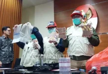 OTT Bupati Busel, KPK Sita Alat Peraga Kampanye Salah Satu Paslon Pilgub Sultra OTT Bupati Busel, KPK Sita Alat Peraga Kampanye Salah Satu Paslon Pilgub Sultra