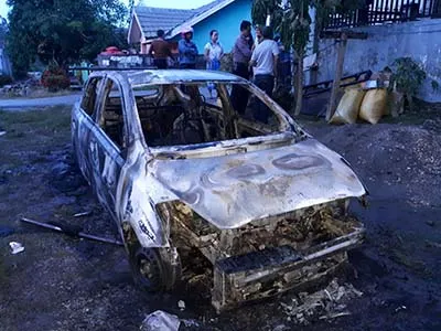 Diduga Sengaja Dibakar, Mobil Guru SMAN 1 Wawonii Tengah Hangus di Kendari