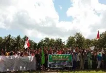 Ratusan Masyarakat Napano Kusambi Gelar Aksi Tolak Perusahaan Jati Nuklir Ratusan Masyarakat Napano Kusambi Gelar Aksi Tolak Perusahaan Jati Nuklir