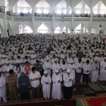 Bolehkah Jumlah Rakaat Tarawih Dicukupkan Sendiri di Rumah Setelah Salat Berjamaah di Masjid? ilustrasi salat