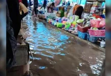 Pasar Molawe Tergenang, Aktifitas Jual Beli Terganggu Pasar Molawe Tergenang, Aktifitas Jual Beli Terganggu