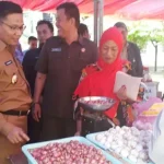 Gelar Pasar Murah, Plt Wali Kota Kendari: Jangan Khawatir Stok Bahan Pangan Kurang Gelar Pasar Murah, Plt Wali Kota Kendari: Jangan Khawatir Stok Bahan Pangan Kurang