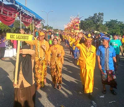 Surunuddin Apresiasi Pagelaran Pawai Budaya Jelang HUT ke-15 Konsel