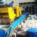 Polda Sultra Musnahkan 9 Ton Miras Tradisional dan 14 Ribu Botol Miras Pabrikan Polda Sultra Musnahkan 9 Ton Miras Tradisional dan 14 Ribu Botol Miras Pabrikan