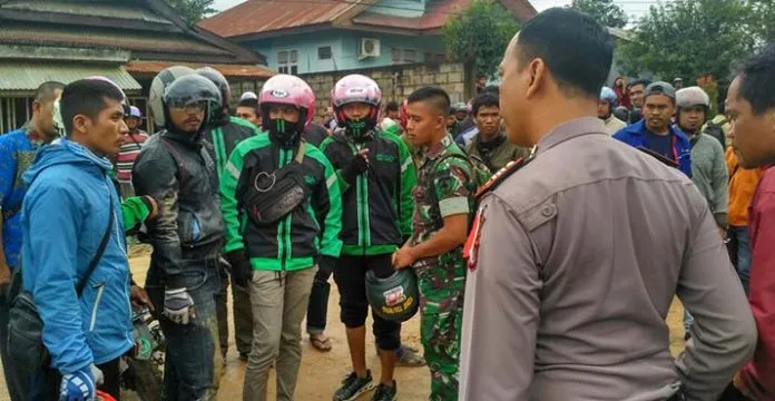 Dua Driver Grab Bike Dibusur dan Diparangi Warga Lepo-lepo