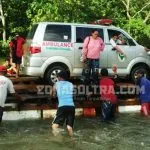Naik Pincara Lewati Jalan Linomoio Menuju Lokasi Banjir, Bayar Rp750 Ribu Naik Pincara Lewati Jalan Linomoio Menuju Lokasi Banjir, Bayar Rp750 Ribu