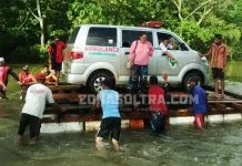 Naik Pincara Lewati Jalan Linomoio Menuju Lokasi Banjir, Bayar Rp750 Ribu Naik Pincara Lewati Jalan Linomoio Menuju Lokasi Banjir, Bayar Rp750 Ribu