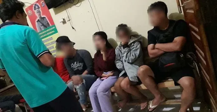 razia_bombana Razia Rumah Kos di Bombana, Petugas Amankan Tiga Pasangan Bukan Suami Istri