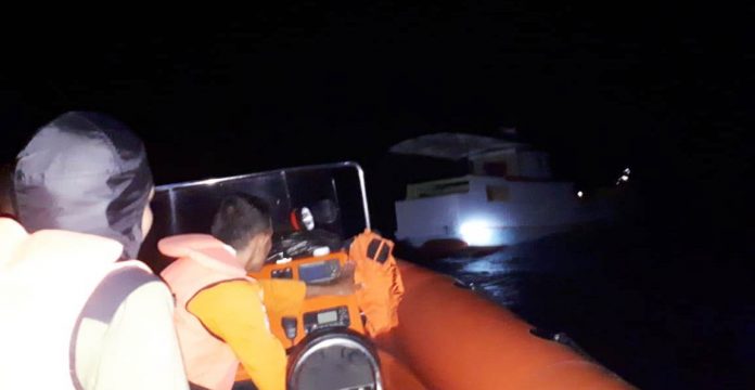 Kapal Pengangkut Bahan Bangunan Mati Mesin di Perairan Wakatobi