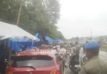 Bangunan Liar di Depan Kampus UHO Ditertibkan Satpol PP Bangunan Liar di Depan Kampus UHO Ditertibkan Satpol PP