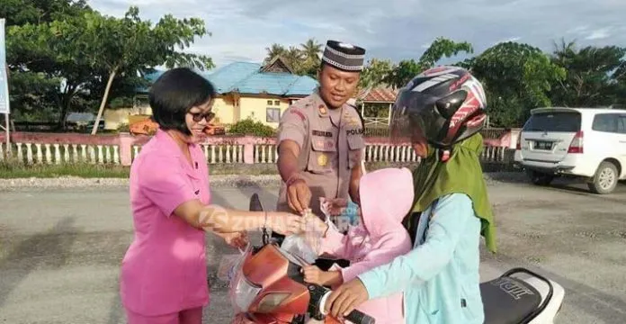 Kapolsek Beragama Hindu di Konsel Rutin Berbagi Takjil