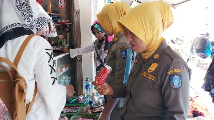 Pemda Wakatobi Gelar Operasi Pasar Produk Kadaluarsa