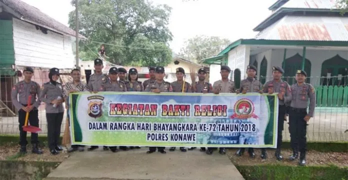 baksos1 Jelang Hari Bhayangkara, Polres Konawe Gelar Bakti Sosial