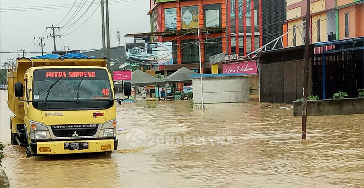 Jalan Bunggasi Anduonohu Terendam Banjir, Akses Poasia-Abeli Terputus