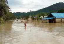 Korban Banjir di Moramo Masih Bertahan di Posko Pengungsian BANJIR - Banjir yang melanda satu TPS Banjir, Satu TPS di Konsel Tetap Gelar Pencoblosan Pilgub