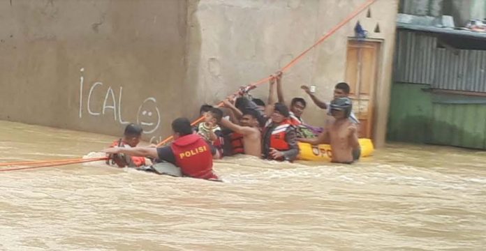 20 Kos-Kosan Lorong Pelangi Dikepung Banjir, Ada Warga Tak Mau Dievakuasi