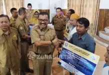 Pemda Wakatobi Serahkan 10 Unit Kapal Untuk Nelayan Pemda Wakatobi Serahkan 10 Unit Kapal Untuk Nelayan