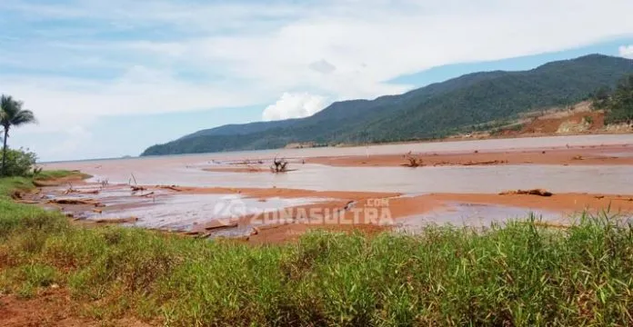bososi1 Diduga Akibat Ulah PT Bososi, Sungai dan Laut di Morombo Keruh
