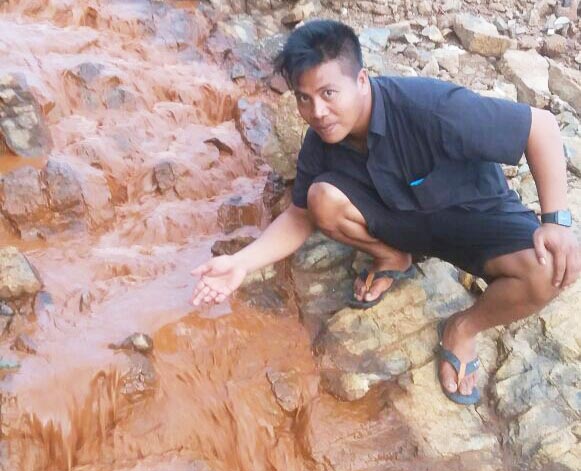 Diduga Akibat Ulah PT Bososi, Sungai dan Laut di Morombo Keruh