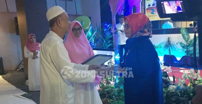 Gelar Bukber, Alumni 93 Spendu Kendari Santuni Keluarga Dua Almarhum Gurunya