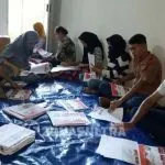 Surat Suara Pilgub Sultra di Buteng, 1.499 Lembar Rusak Surat Suara Pilgub Sultra di Buteng, 1.499 Lembar Rusak