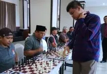 GM Catur Dunia Kalah Tanding Pecatur Baubau GM Catur Dunia Kalah Tanding Pecatur Baubau