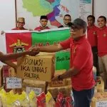 IKA Unhas Sultra Serahkan Donasi Korban Bencana Banjir Konut IKA Unhas Sultra Serahkan Donasi Korban Bencana Banjir Konut