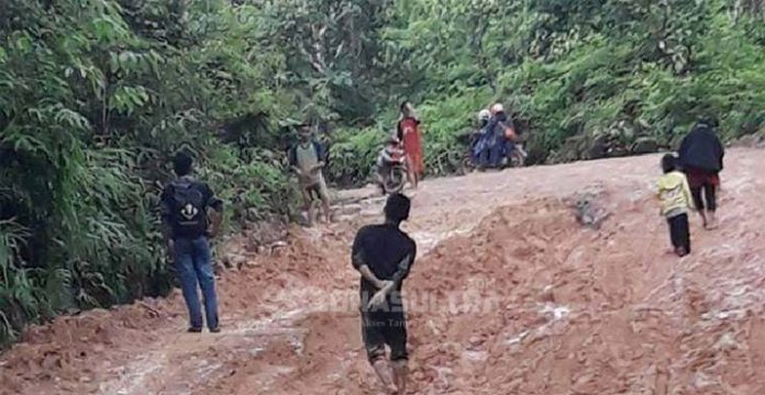 Diguyur Hujan, Jalan Penghubung Lasolo-Meluhu Kembali Rusak