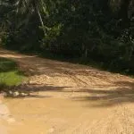 Jalan Poros Butur-Baubau Berlubang dan Berlumpur Jalan Poros Butur-Baubau Berlubang dan Berlumpur