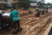 Warga Masagena Konsel Palang Jalan Larang Truk Bermuatan Melintas Warga Masagena Konsel Palang Jalan Larang Truk Bermuatan Melintas