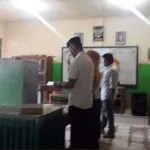 Di Jati Mekar dan Perdos, Aman Menang Telak PILGUB SULTRA - Pasangan calon gubernur nomor urut 1 Ali Mazi -Lukman Abunawas menang telak di Kelurahan Jati Mekar, Kecamatan Kendari pada Pilgub Sultra 2018. (M Rasman Saputra/ZONASULTRA.COM)