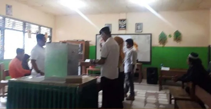 PILGUB SULTRA - Pasangan calon gubernur nomor urut 1 Ali Mazi -Lukman Abunawas menang telak di Kelurahan Jati Mekar, Kecamatan Kendari pada Pilgub Sultra 2018. (M Rasman Saputra/ZONASULTRA.COM)