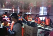 Diterjang Ombak, Kapal Agil dari Wakatobi Nyaris Terbalik Diterjang Ombak, Kapal Agil dari Wakatobi Nyaris Terbalik