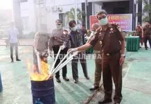 Kejari Konawe Musnahkan Barang Bukti Dari 24 Perkara Kejari Konawe Musnahkan Barang Bukti Dari 24 Perkara