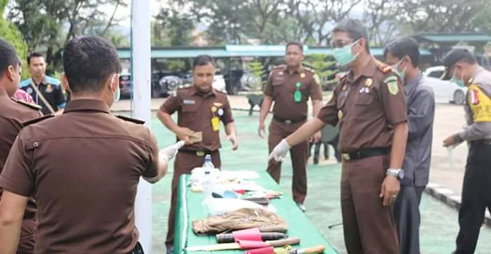 Kejari Konawe Musnahkan Barang Bukti Dari 24 Perkara