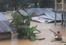 Warga Lorong Kawat Bertahan di Lantai 2 dan Andalkan Sampan Dahan Pisang Air Setinggi Atap Kos-kosan, Mahasiswa Lorong Kawat Butuh Bantuan