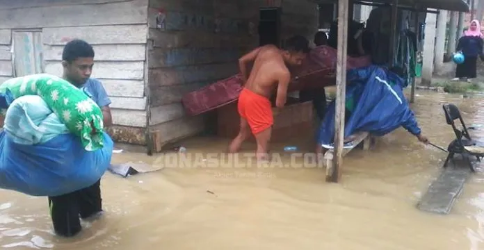 Banjir Mulai Merendam Pemukiman, Mahasiswa Lorong Kawat Mengungsi