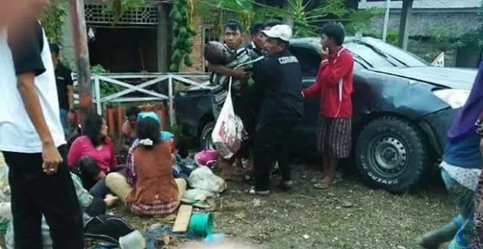 Rem Blong, Mobil Pengangkut Pekerja Kakao Terguling