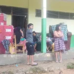 Pengungsi Korban Banjir Desa Lamokula Konsel Keluhkan Air Bersih dan MCK Pengungsi Korban Banjir Desa Lamokula Konsel Keluhkan Air Bersih dan MCK