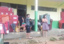 Pengungsi Korban Banjir Desa Lamokula Konsel Keluhkan Air Bersih dan MCK Pengungsi Korban Banjir Desa Lamokula Konsel Keluhkan Air Bersih dan MCK