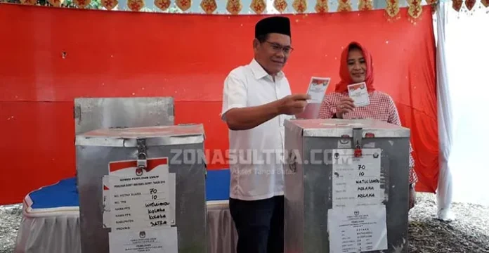 pilbup_kolaka Pilbup Kolaka, Ahmad Safei dan Istri Memilih di TPS 10