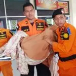 Penumpang Pesawat Lion Air Pingsan Saat Tiba di Bandara Haluoleo Penumpang Pesawat Lion Air Pingsan Saat Tiba di Bandara Haluoleo