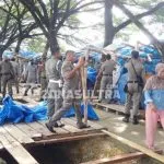 Satpol PP Muna Bongkar Puluhan Lapak PKL Laino Satpol PP Muna Bongkar Puluhan Lapak PKL Laino