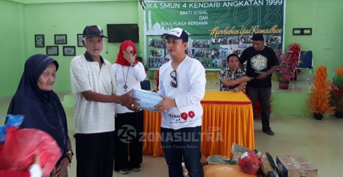 Alumni Smunpat Kendari Baksos di Panti Jompo