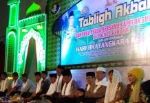Berharap Pilkada Damai, Ribuan Warga Kendari Tabligh Akbar Bersama Ustadz Maulana Berharap Pilkada Damai, Ribuan Warga Kendari Tabligh Akbar Bersama Ustadz Maulana