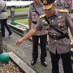 Tabur Bunga di Darat dan di Laut, Polda Kenang Jasa Pahlawan di Sultra Tabur Bunga di Darat dan di Laut, Polda Kenang Jasa Pahlawan di Sultra