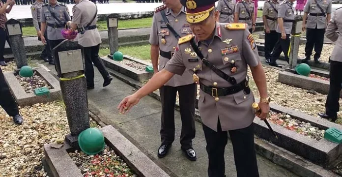 Tabur Bunga di Darat dan di Laut, Polda Kenang Jasa Pahlawan di Sultra