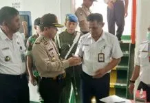 Mudik, Sejumlah ABK Kapal dan Sopir Angkot di Muna Ikut Tes Urine Mudik, Sejumlah ABK Kapal dan Sopir Angkot di Muna Ikut Tes Urine