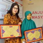 Lansia Asal Kendari Pamerkan Tikar Adat Tolaki di Yogyakarta Lansia Asal Kendari Pamerkan Tikar Adat Tolaki di Yogyakarta